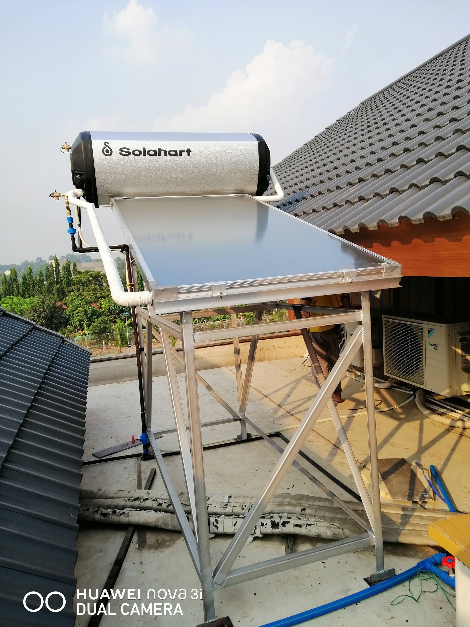 Solahart 180L – Máy nước nóng năng lượng mặt trời tại Thủ Dầu Một, Bình Dương