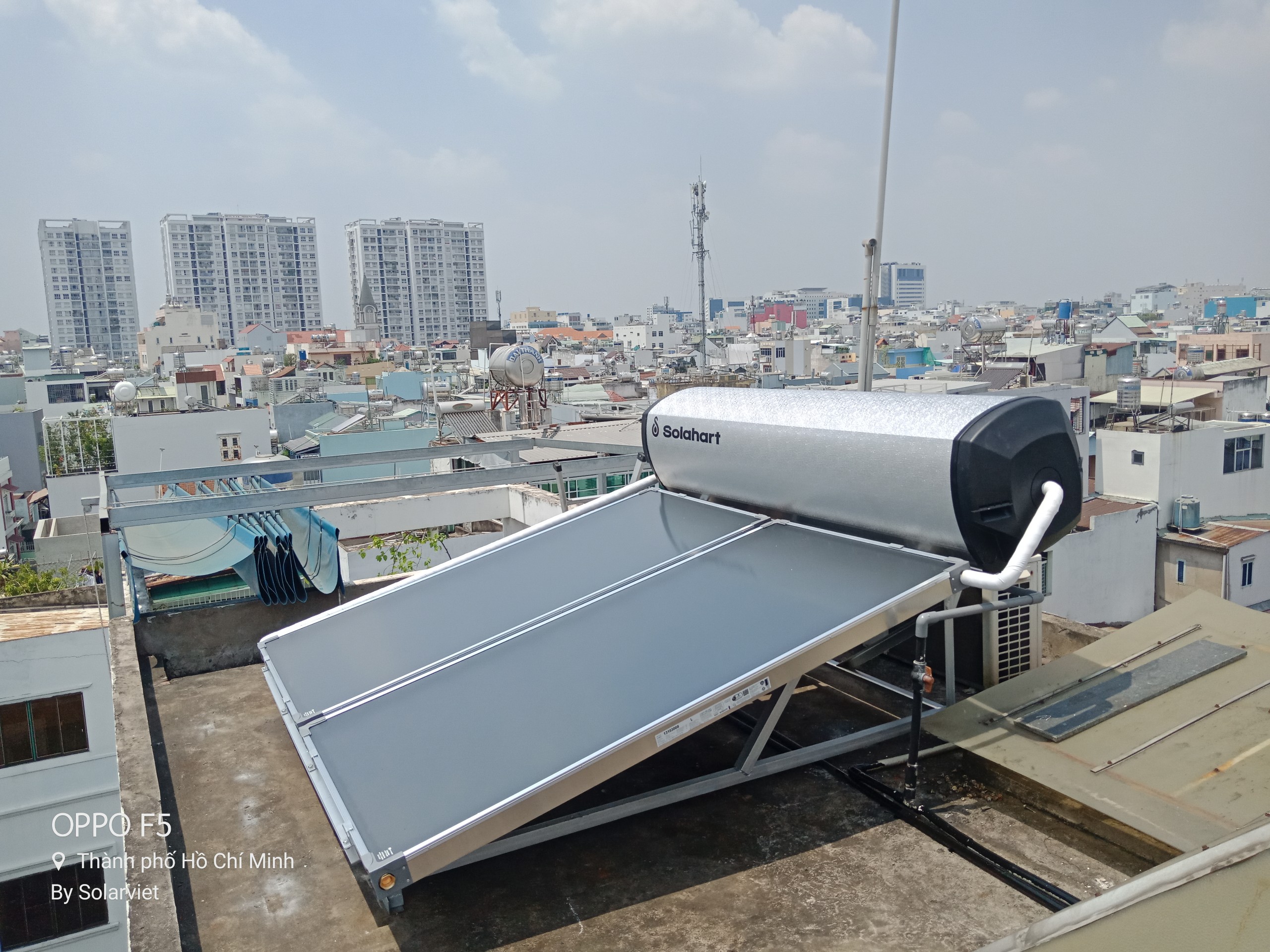 Solahart Premium 300L – Máy nước nóng NLMT được lắp đặt tại Quận Tân Bình, TP.HCM