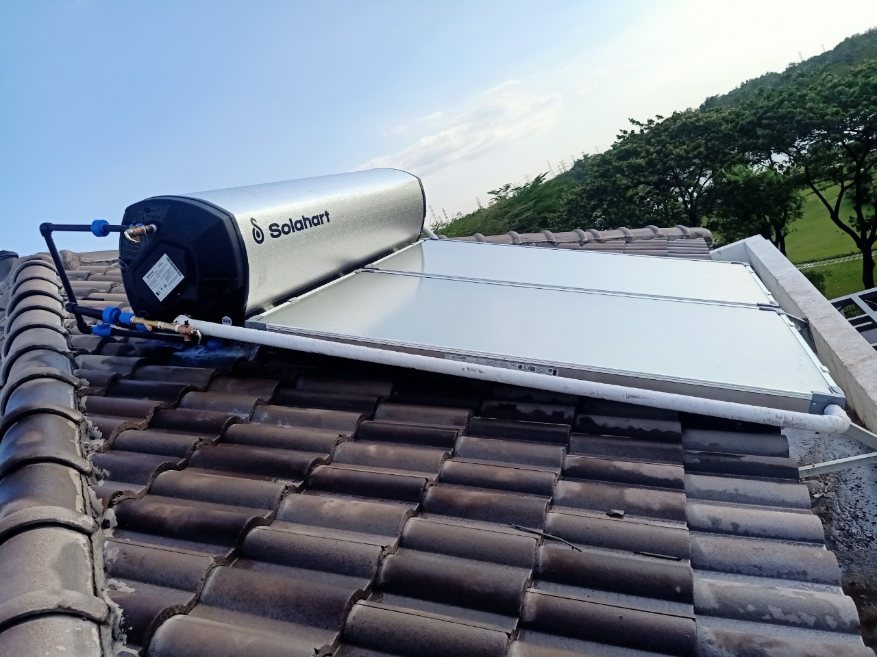 Máy nước nóng năng lượng mặt trời Solahart Premium 300L được lắp đặt trong khu Chateau Villa Quận 7, TP.HCM