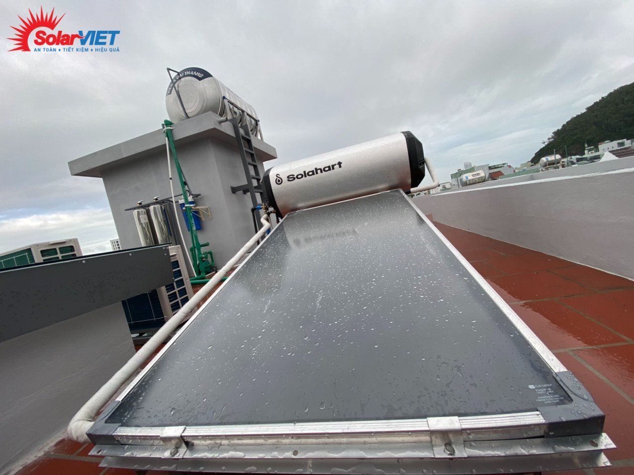 Hệ thống máy nước nóng năng lượng mặt trời Solahart 180L lắp tại Tp. Quy Nhơn.
